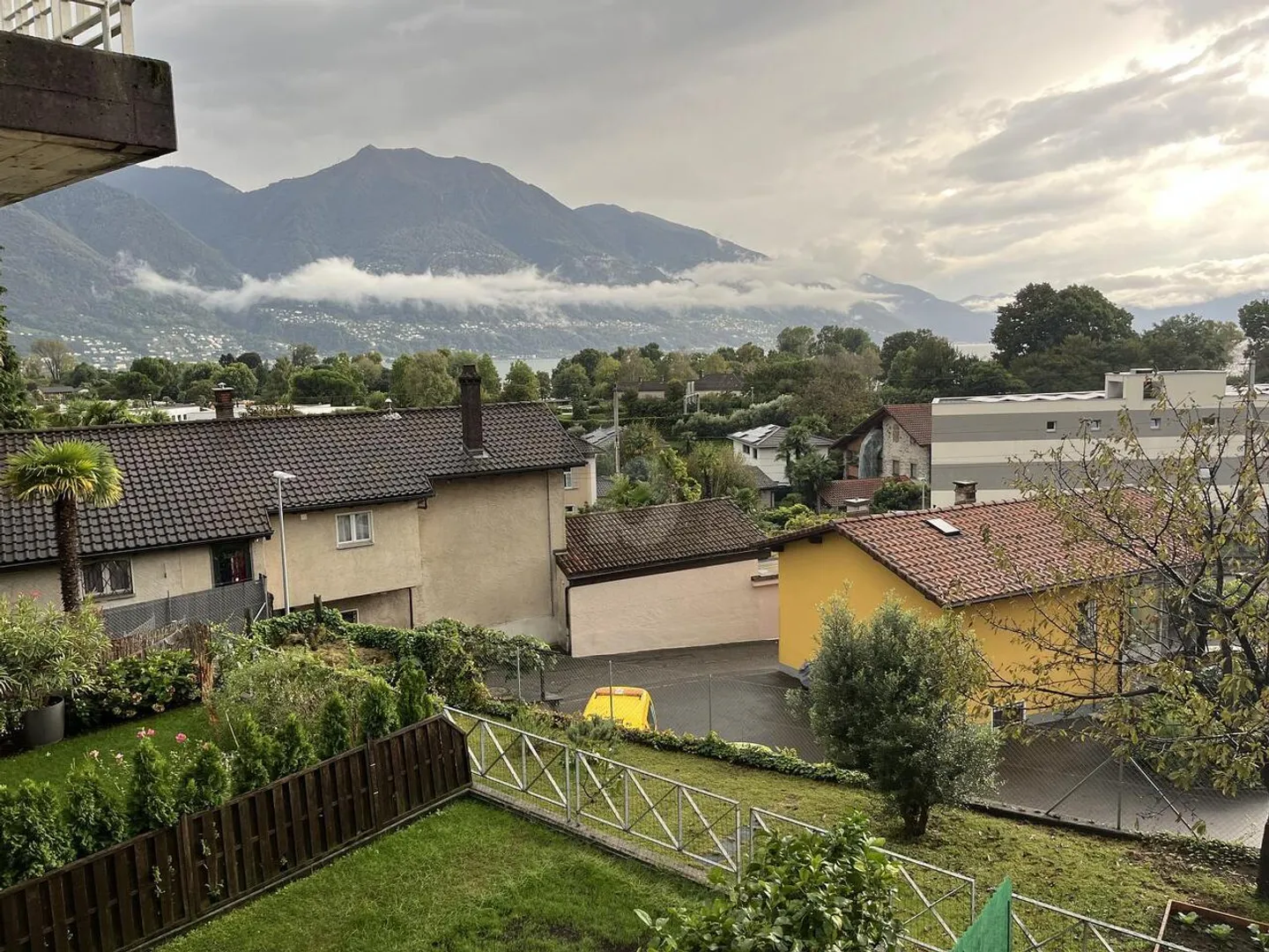 «UN SOGNO CON VISTA SUL LAGO ED UN BEL GIARDINO» - Foto 5 di 6