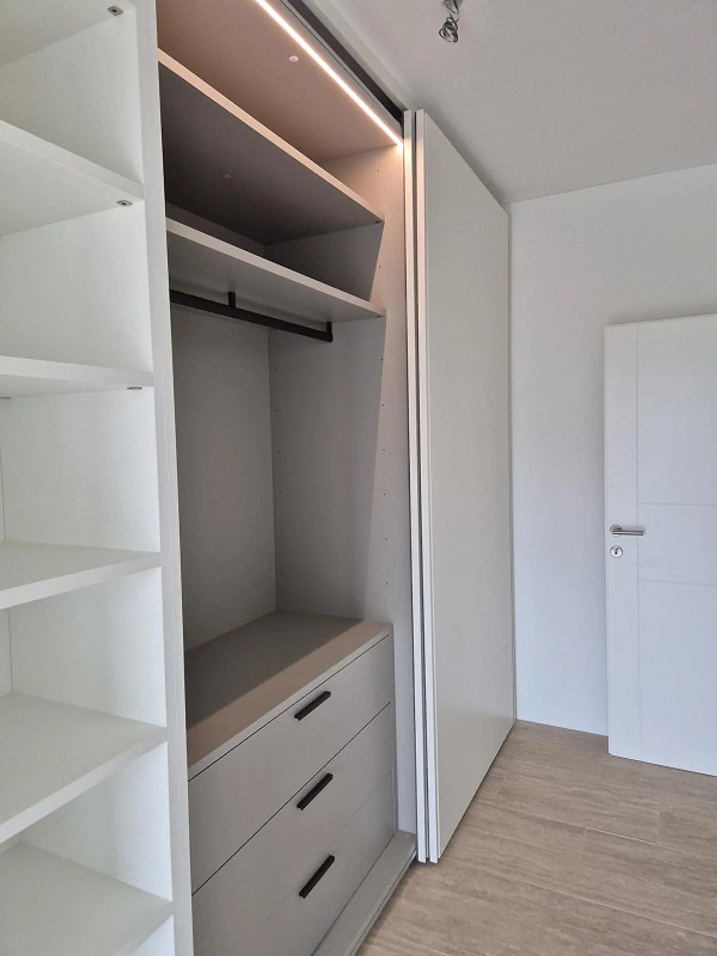 AMPIO NUOVO APPARTAMENTO - Foto 11 di 24