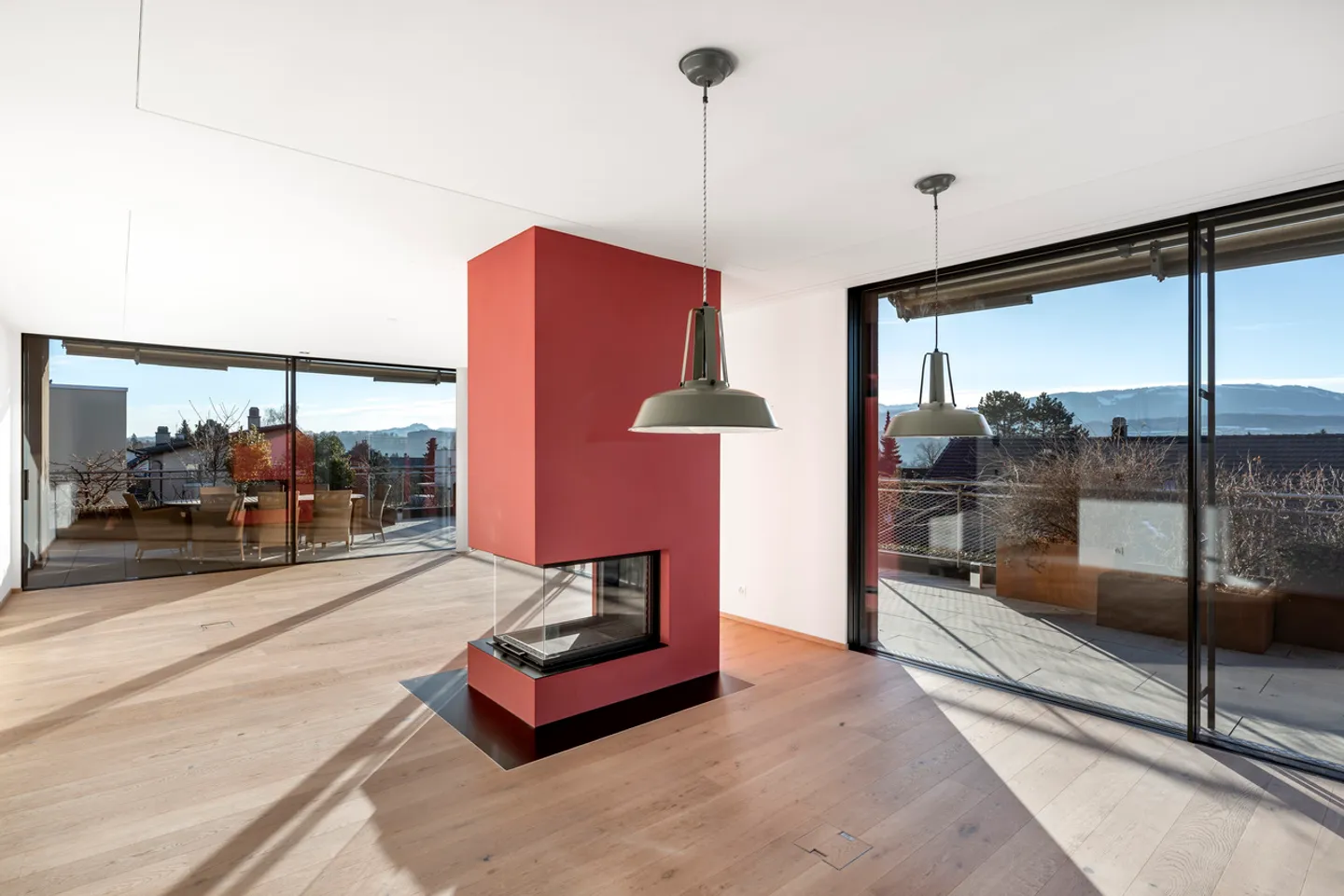 Dachgeschosswohnung mit großer Terrasse und Blick auf die Freiburger Alpen - Foto 2 von 13