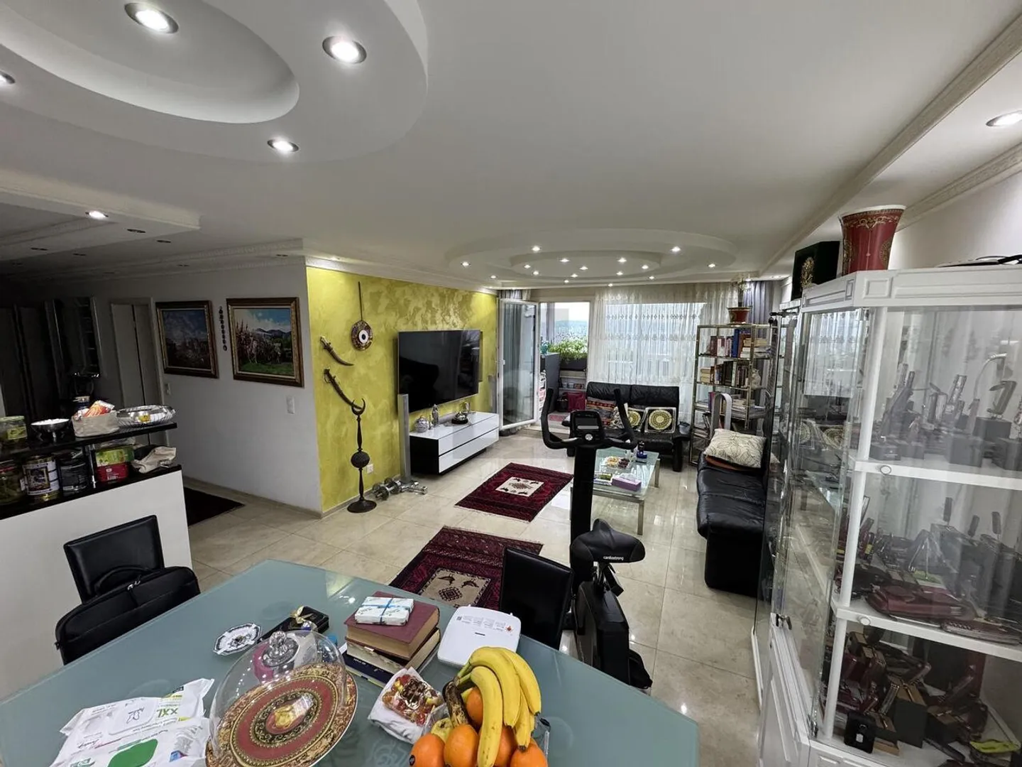 MODERN IN CENTRAL LOCATION - Photo 2 of 6