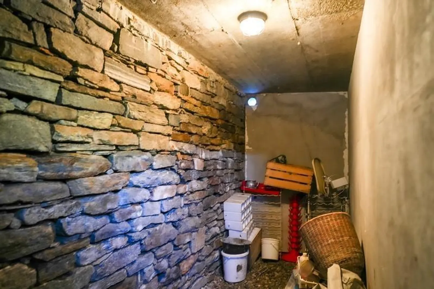 Chalet 5 1/2 locali con grande terreno in una posizione molto tranquilla e soleggiata - Foto 25 di 40