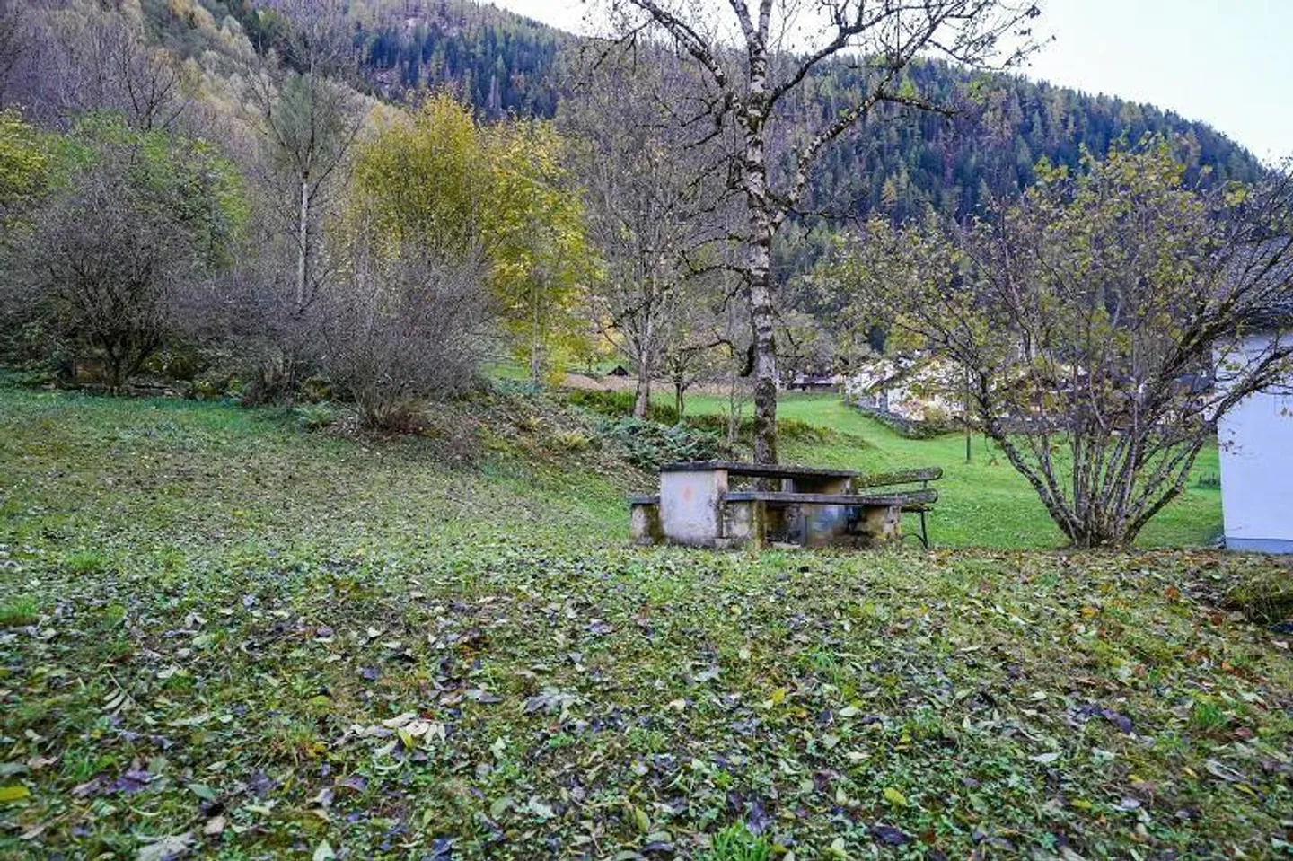 Chalet 5 1/2 locali con grande terreno in una posizione molto tranquilla e soleggiata - Foto 26 di 40