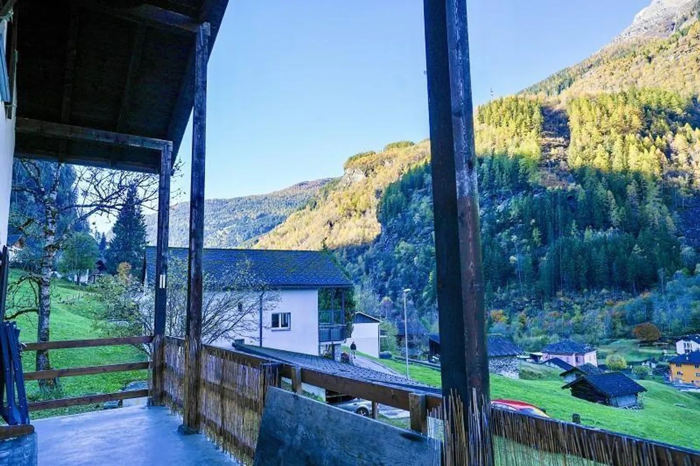 Chalet 5 1/2 locali con grande terreno in una posizione molto tranquilla e soleggiata - Foto 31 di 40