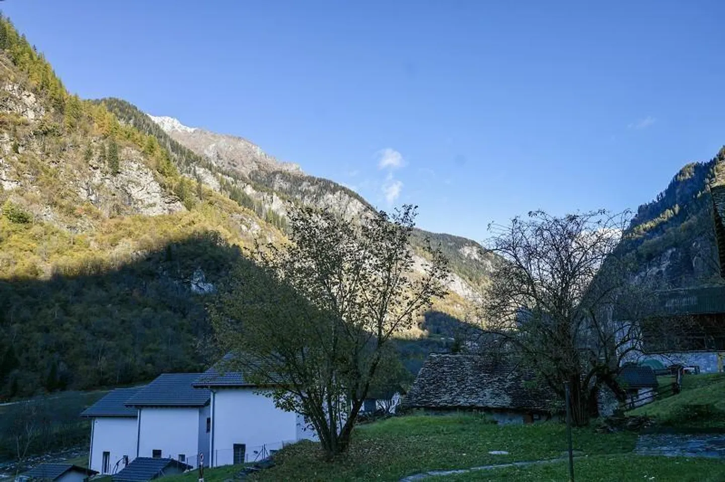 Chalet 5 1/2 locali con grande terreno in una posizione molto tranquilla e soleggiata - Foto 32 di 40