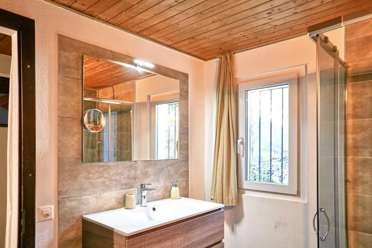 Chalet 5 1/2 locali con grande terreno in una posizione molto tranquilla e soleggiata - Foto 18 di 40