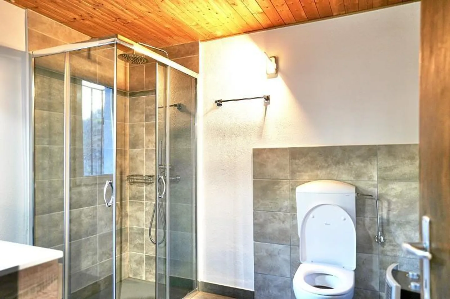 Chalet 5 1/2 locali con grande terreno in una posizione molto tranquilla e soleggiata - Foto 19 di 40