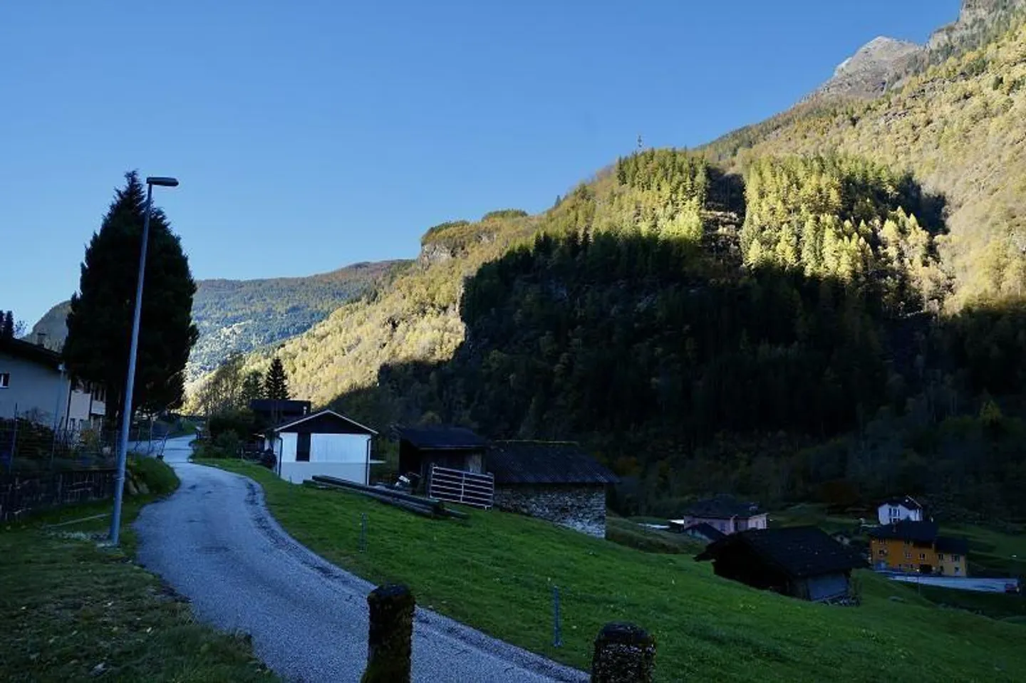 Chalet 5 1/2 locali con grande terreno in una posizione molto tranquilla e soleggiata - Foto 34 di 40