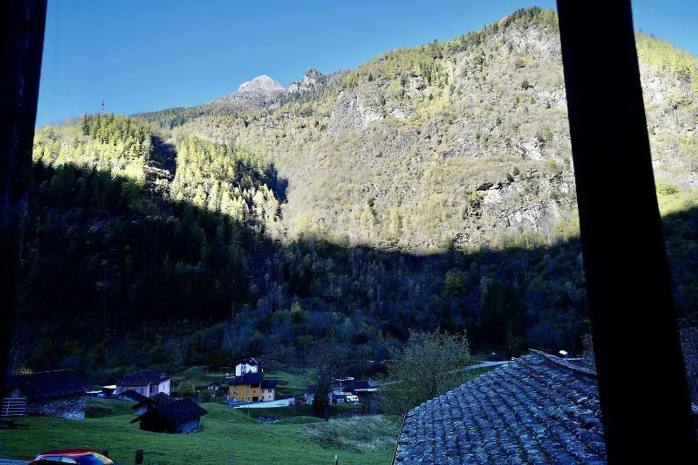 Chalet 5 1/2 locali con grande terreno in una posizione molto tranquilla e soleggiata - Foto 35 di 40