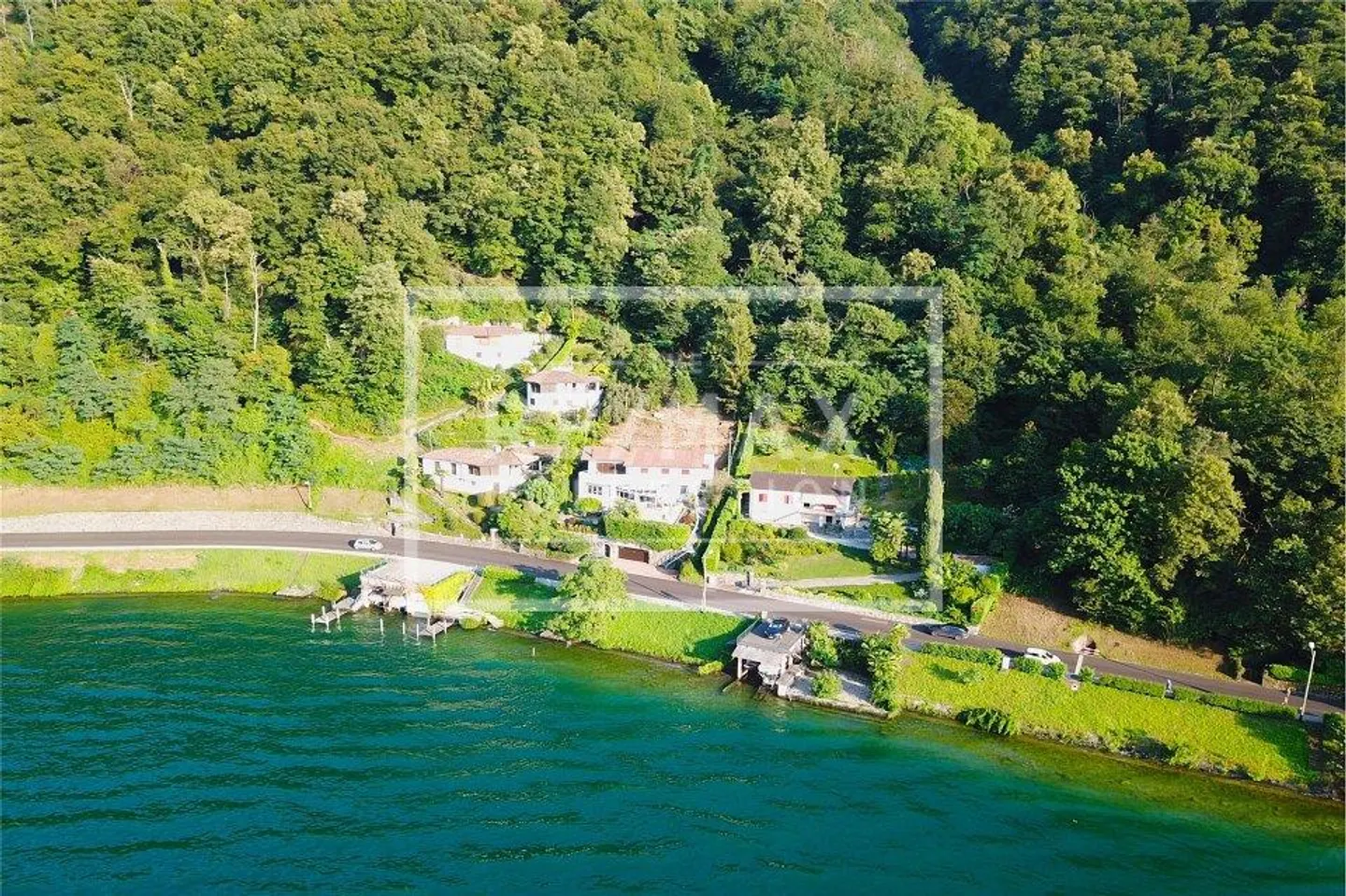 Une grande propriété au bord du lac à Brusino Arsizio - Photo 2 sur 13