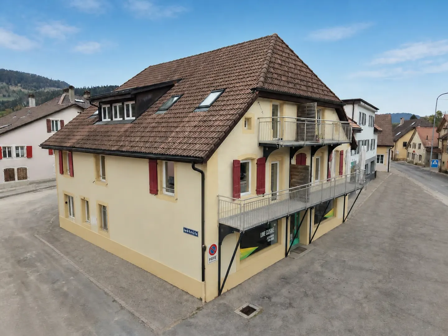 Immeuble mixte à Couvet - Photo 1 sur 13