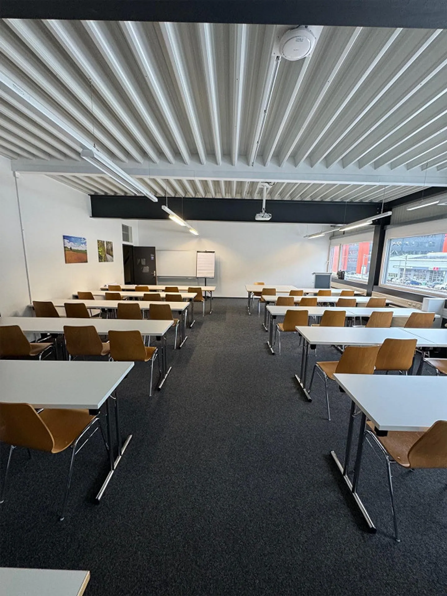 Zu vermieten ab 1. November 2025 helle und moderne Büro-/Schlungsräume - Foto 2 von 5