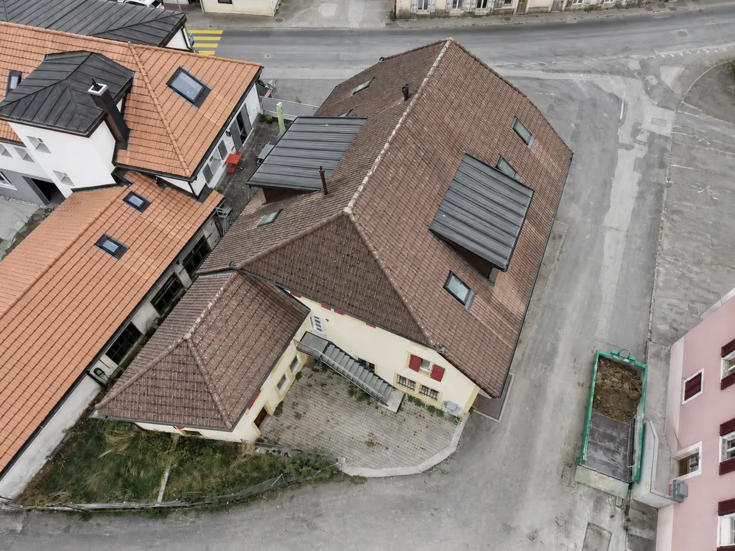 Immeuble mixte à Couvet - Photo 2 sur 13