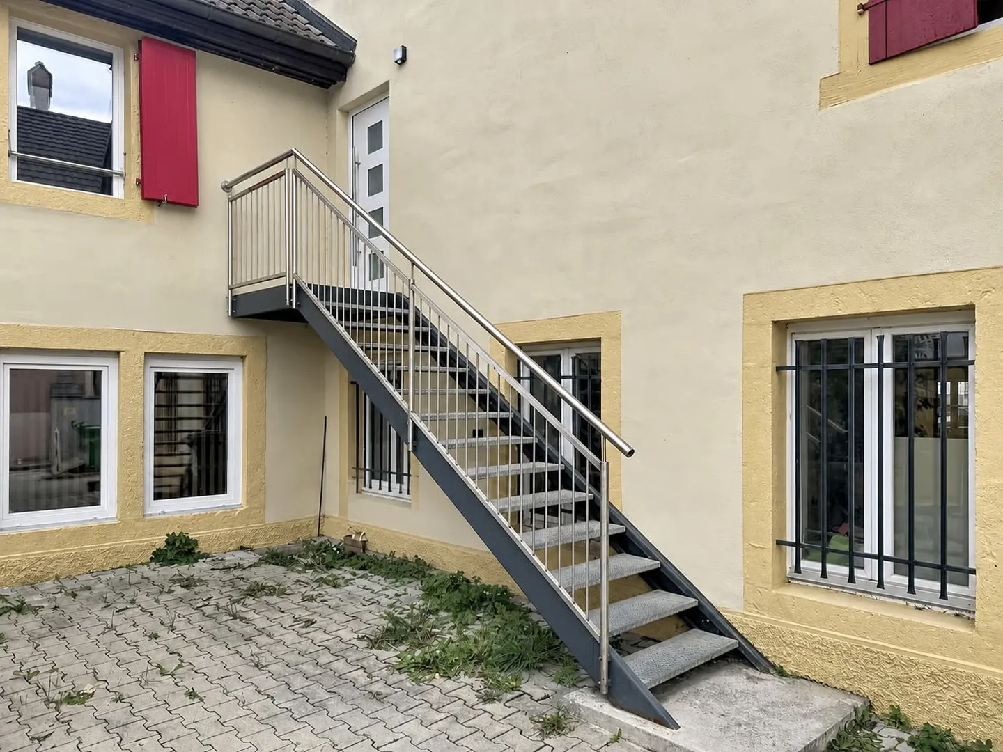 Immeuble mixte à Couvet - Photo 3 sur 13