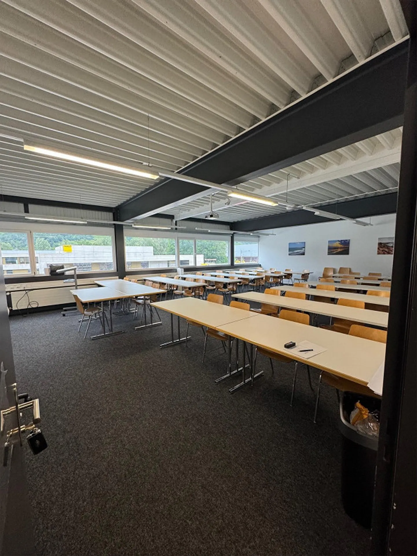 Zu vermieten ab 1. November 2025 helle und moderne Büro-/Schlungsräume - Foto 3 von 5