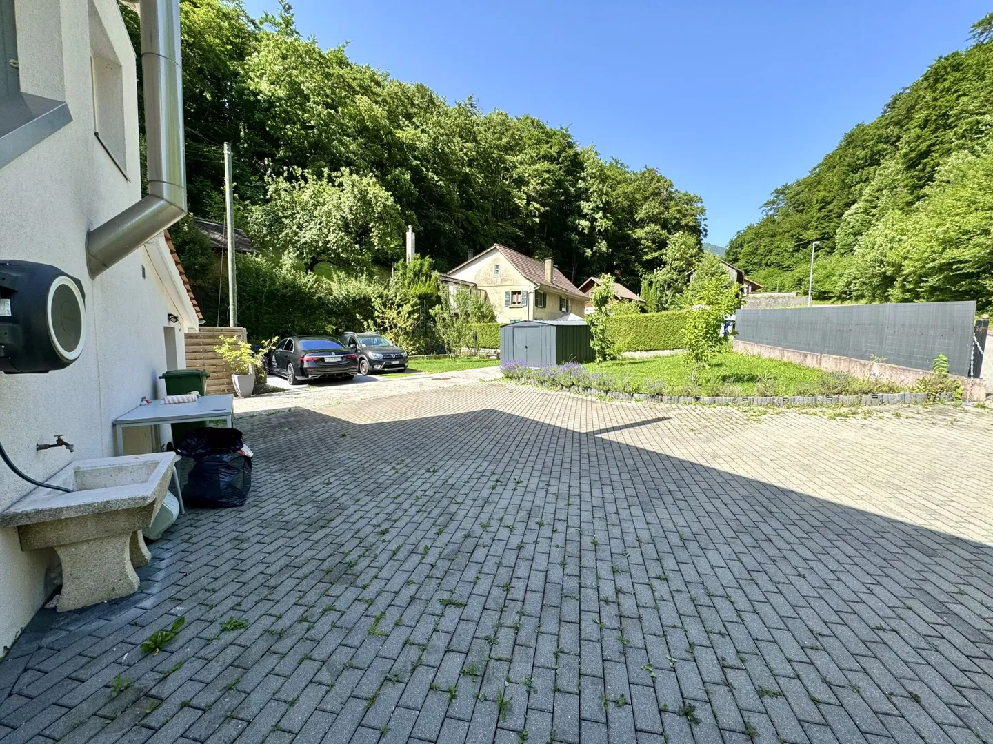 Casa unifamiliare di 5,5 stanze con molto spazio circostante - Foto 2 di 9