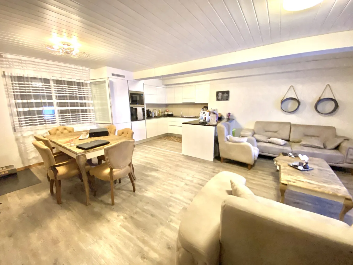 Casa unifamiliare di 5,5 stanze con molto spazio circostante - Foto 3 di 9