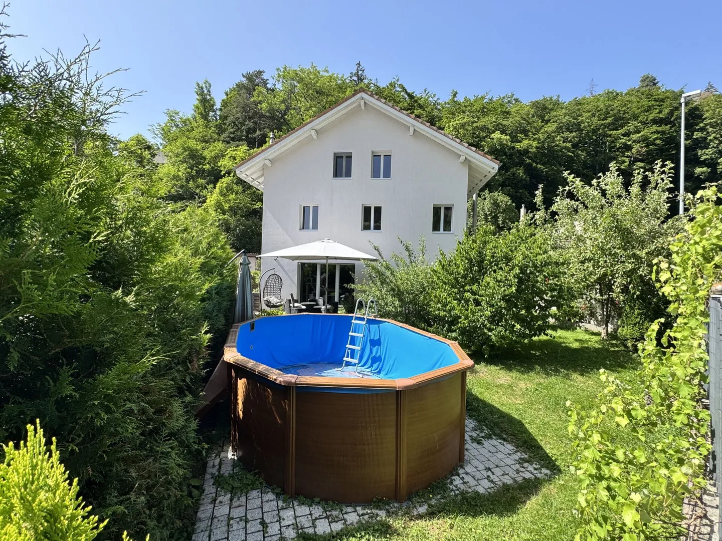 Casa unifamiliare di 5,5 stanze con molto spazio circostante - Foto 9 di 9