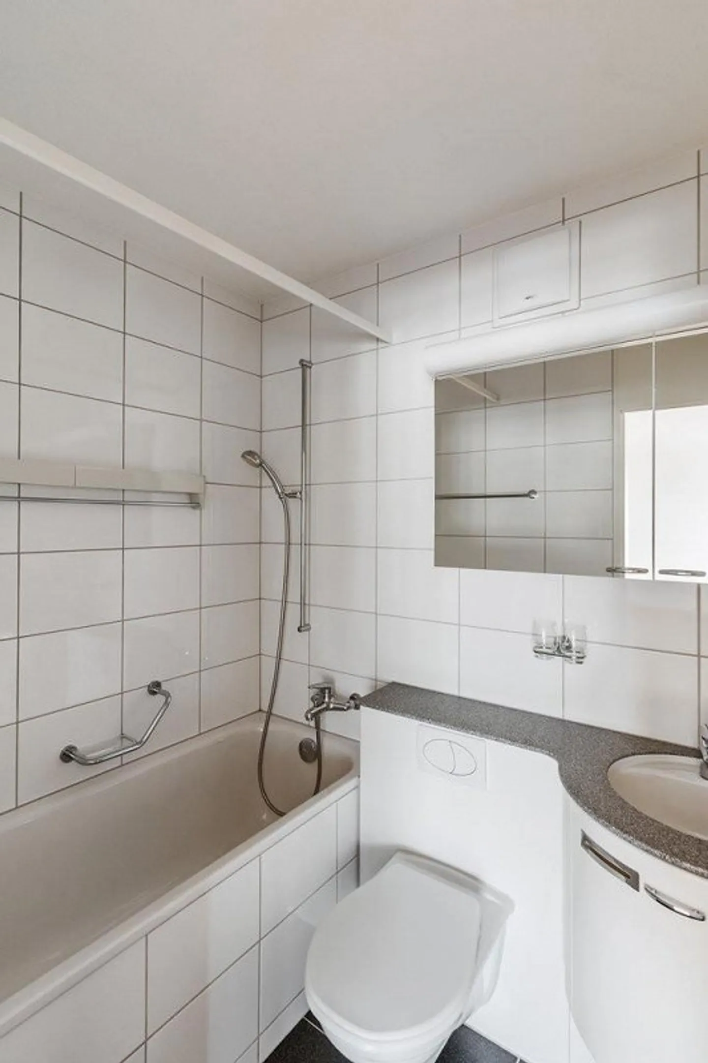 Light, tranquility and quality of living - your new home awaits - Photo 6 of 12