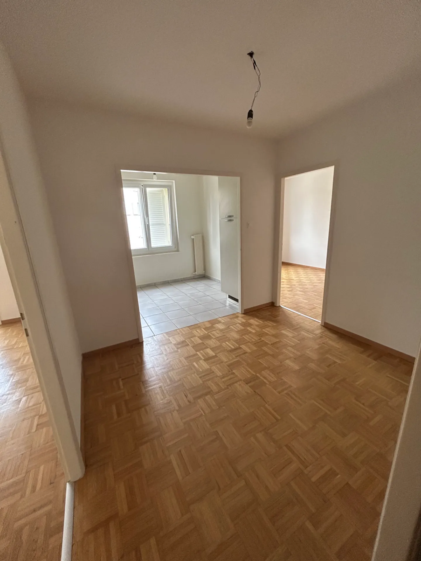 Incantevole appartamento di 2,5 stanze con balcone a Crissier - posizione ideale - Foto 3 di 9