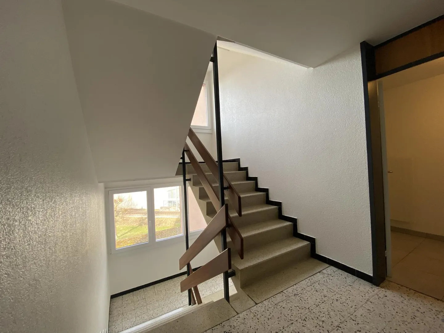 Appartement Charmant avec Terrasse - Photo 4 sur 13