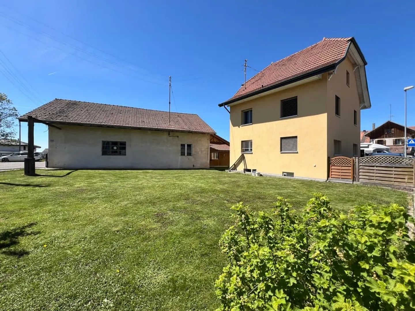 Charmantes renoviertes Einfamilienhaus mit großem Potenzial - Chénens - Foto 1 von 8
