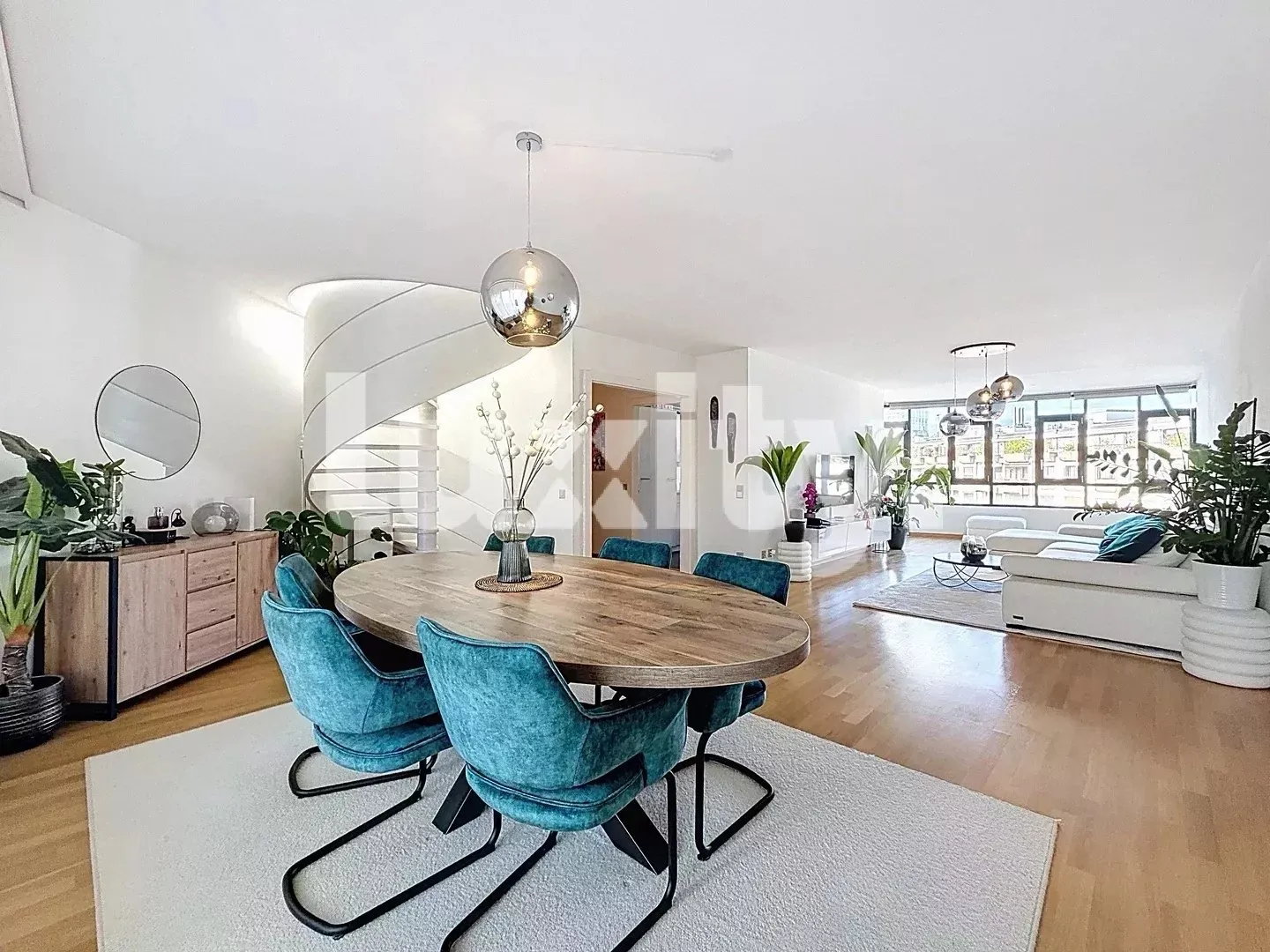 Magnificent apartment with 90m² Rooftop - Photo 2 of 3