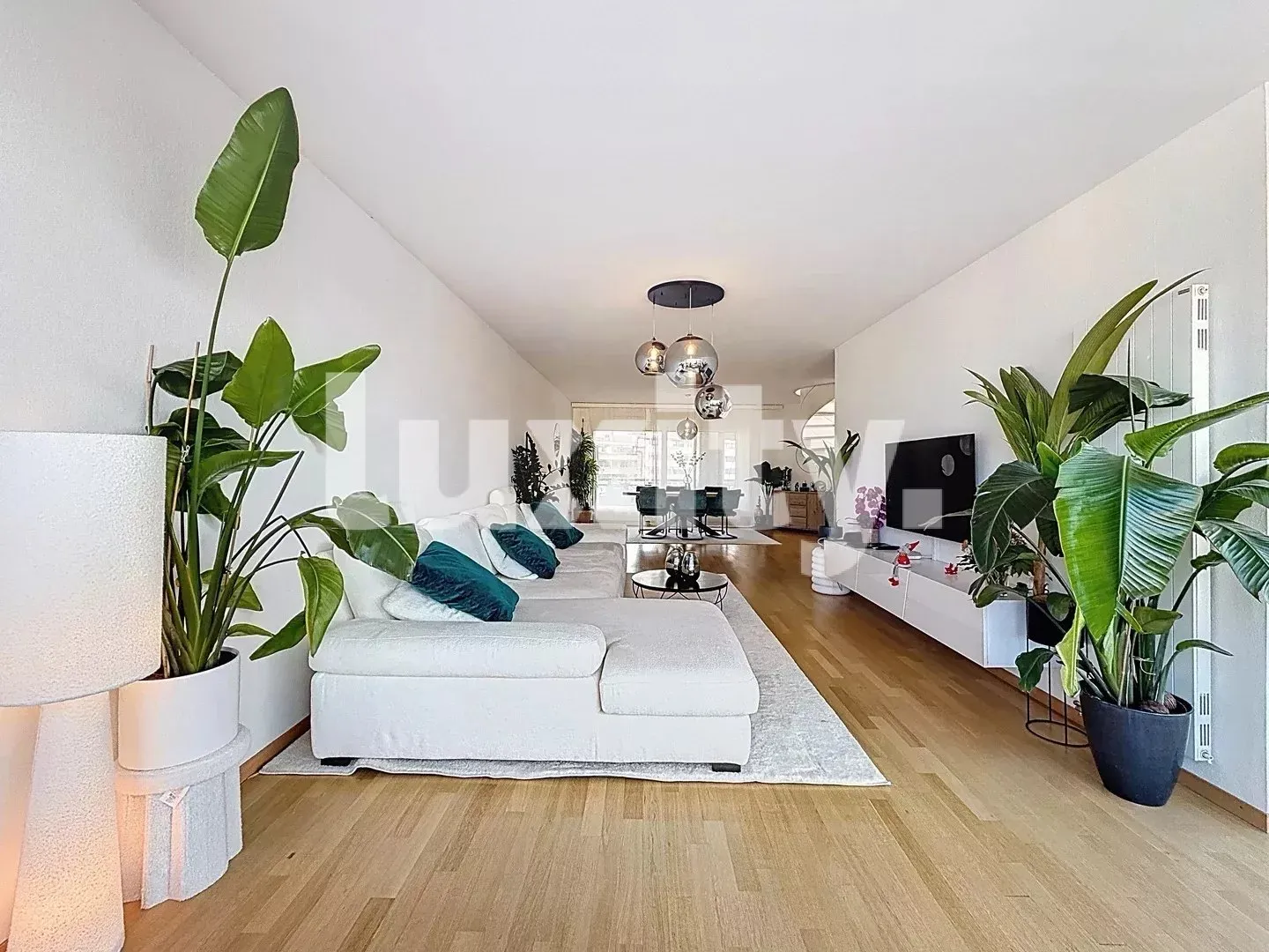 Magnificent apartment with 90m² Rooftop - Photo 3 of 3