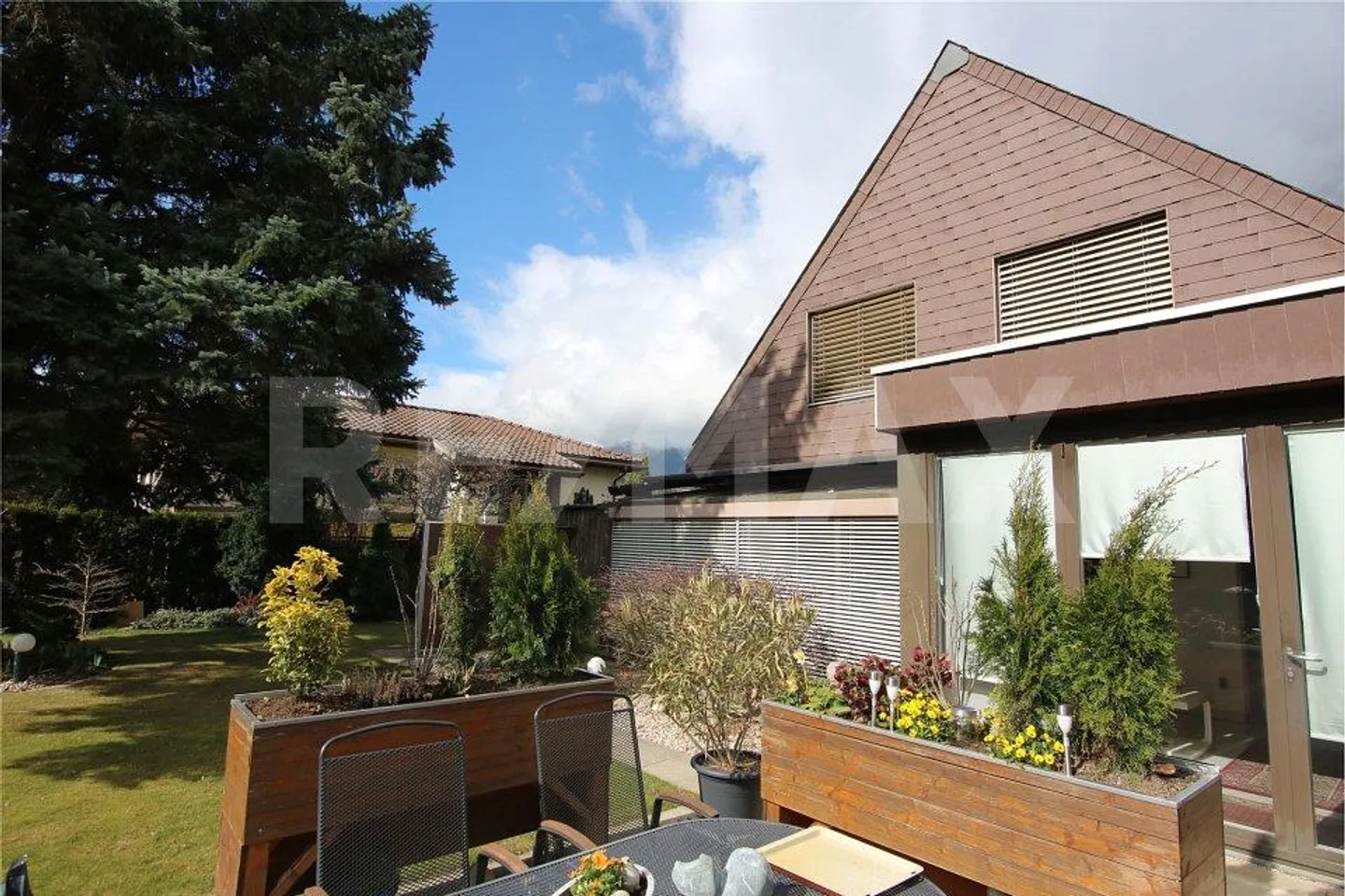 Charmante maison individuelle de 5 ½ pièces avec jardin idyllique dans un endroit calme - Photo 2 sur 4