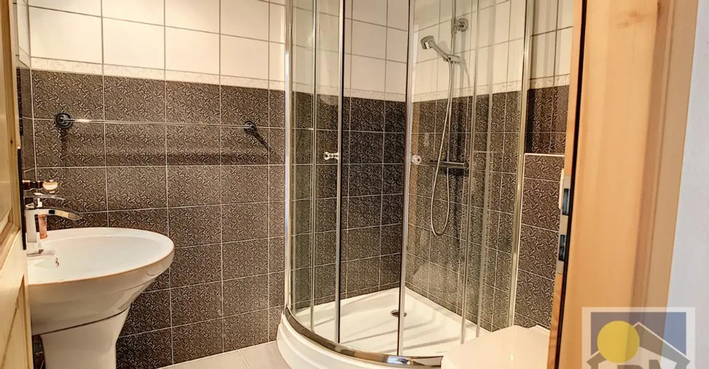 Exclusive! High-Standing Apartment 3.5 Rooms of 123 m2 - Photo 11 of 12