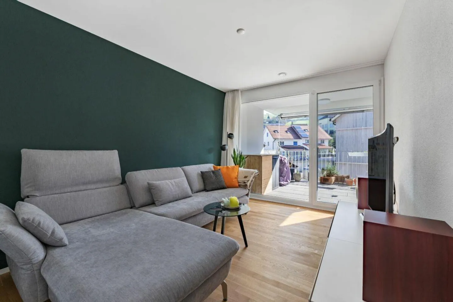Stylish and high-quality maisonette apartment with large gallery, balcony and quiet living environment - Photo 4 of 13