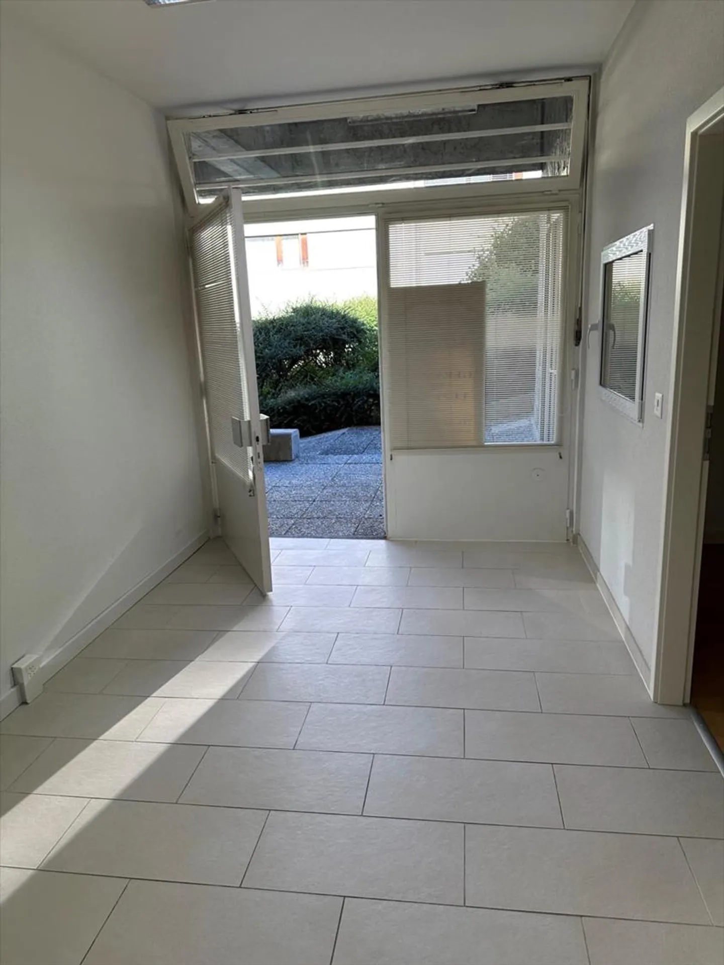 Spazio commerciale di 3 stanze - Foto 5 di 6