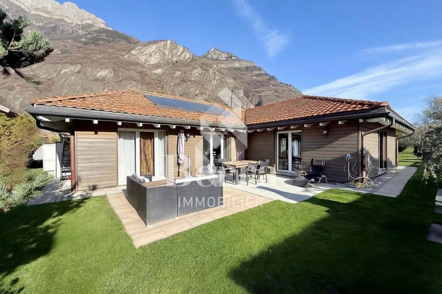 Charming and Warm Single-Storey Villa - Photo 4 of 13