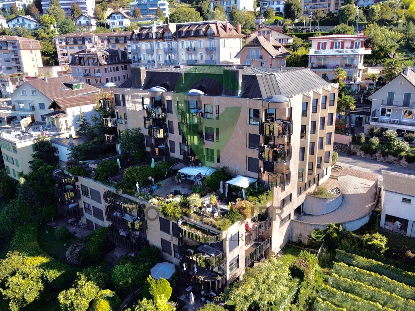 Locaux commerciaux modulables avec plusieurs salles et entrée privée - Photo 2 sur 10