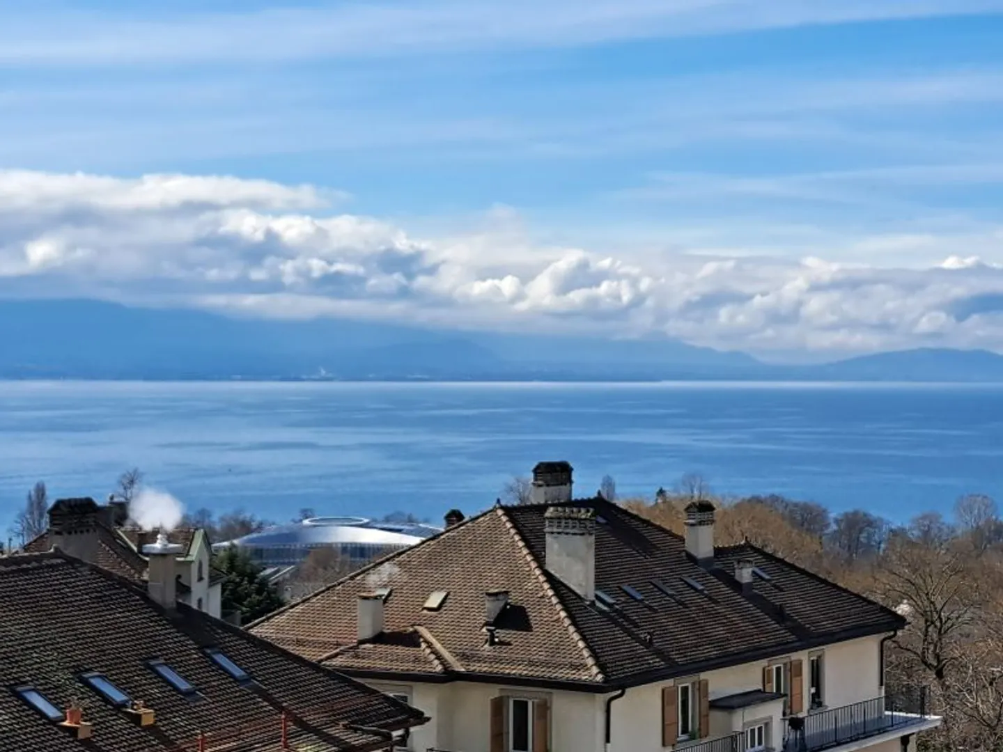 Appartement Charmant avec Vue sur le Lac - Photo 1 sur 11