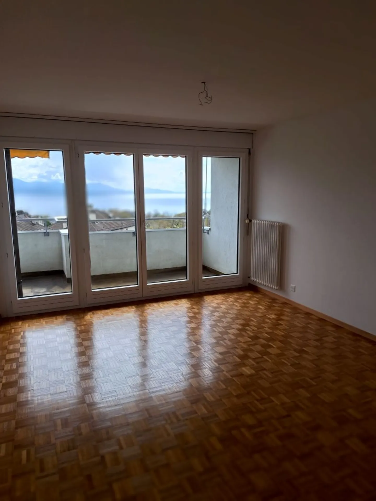 Appartement Charmant avec Vue sur le Lac - Photo 6 sur 11