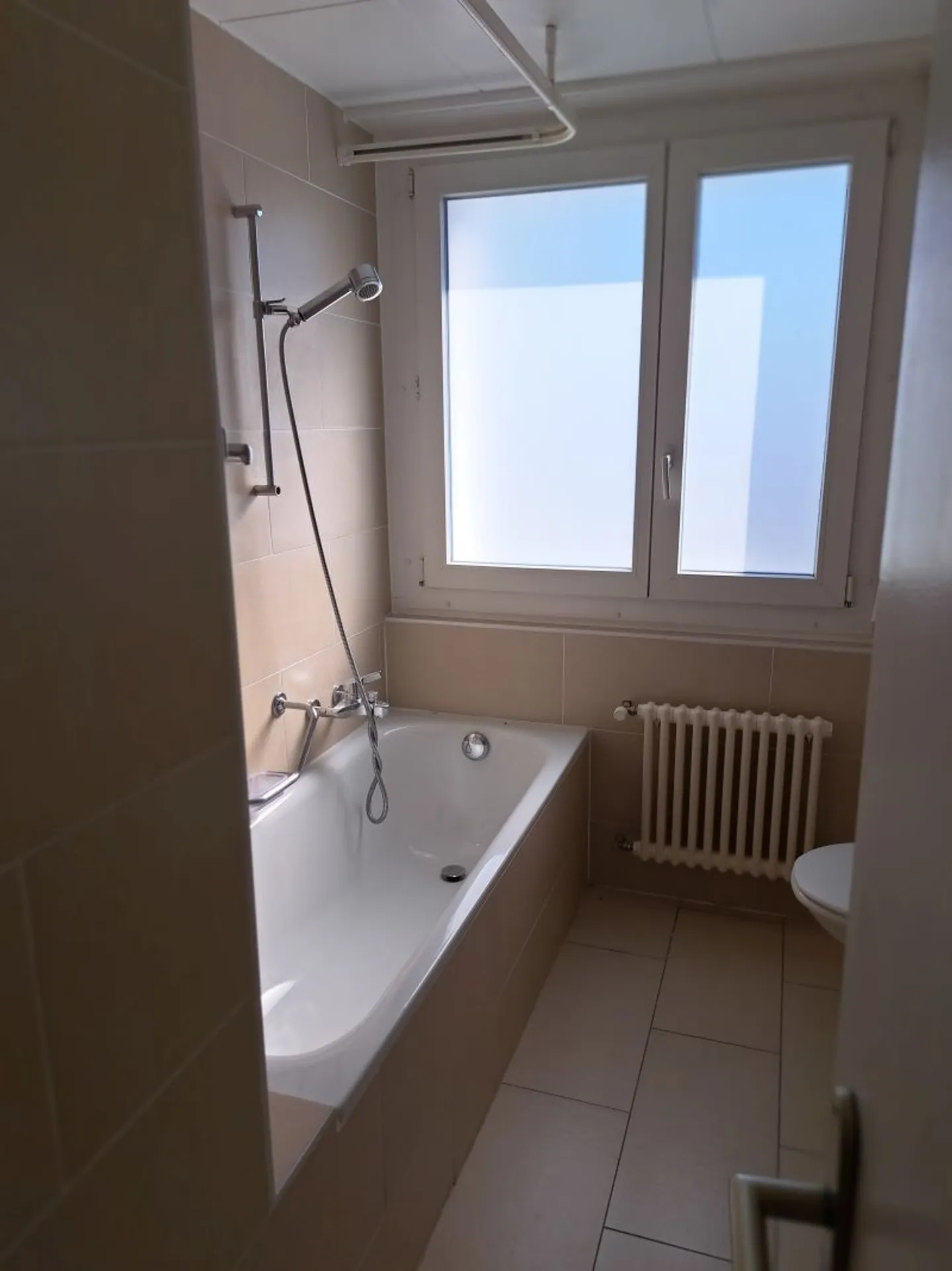 Appartement Charmant avec Vue sur le Lac - Photo 9 sur 11