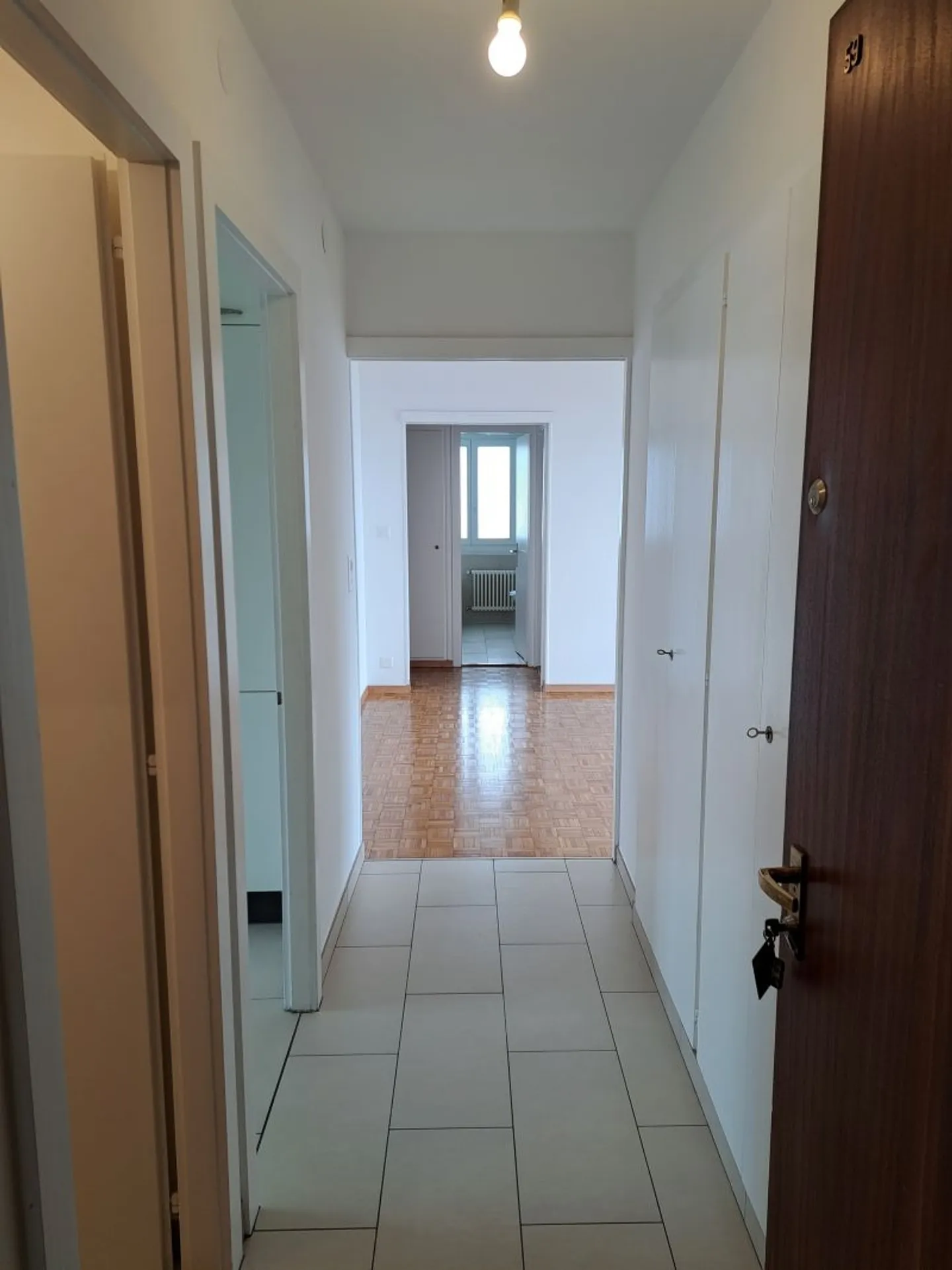 Appartement Charmant avec Vue sur le Lac - Photo 2 sur 11