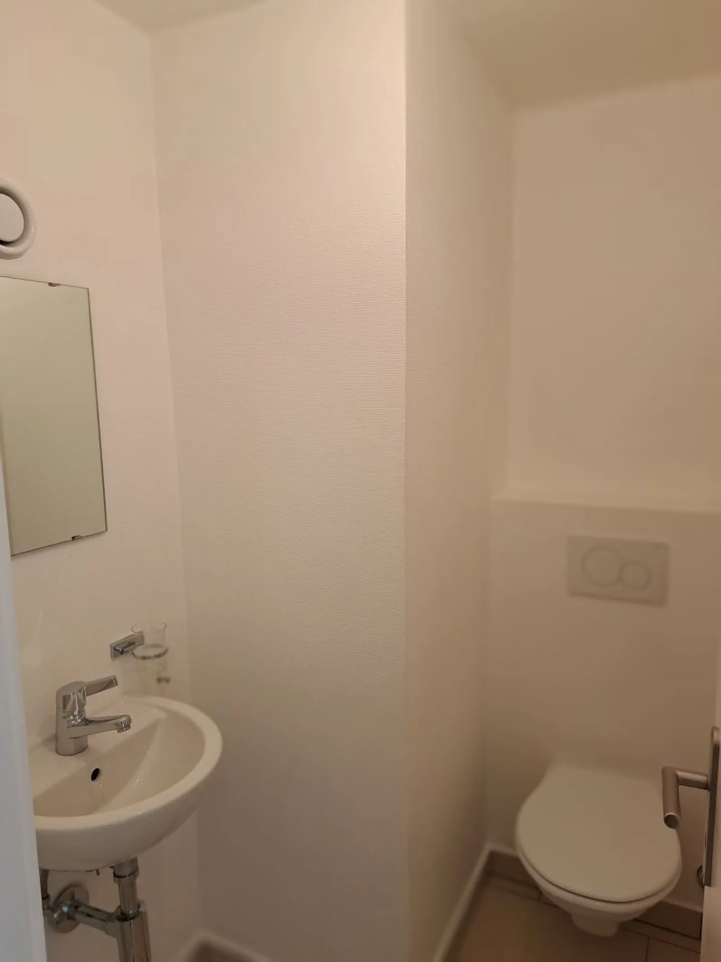 Appartement Charmant avec Vue sur le Lac - Photo 11 sur 11