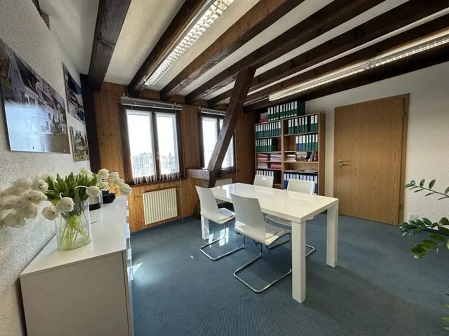 Ufficio al 1° piano con: una stanza, una sala archivio, un bagno/doccia - Foto 1 di 4