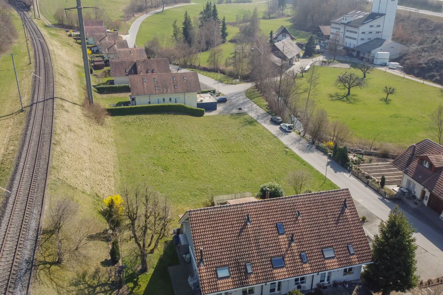 Terrain constructible ensoleillé avec potentiel à Kerzers - Photo 2 sur 6