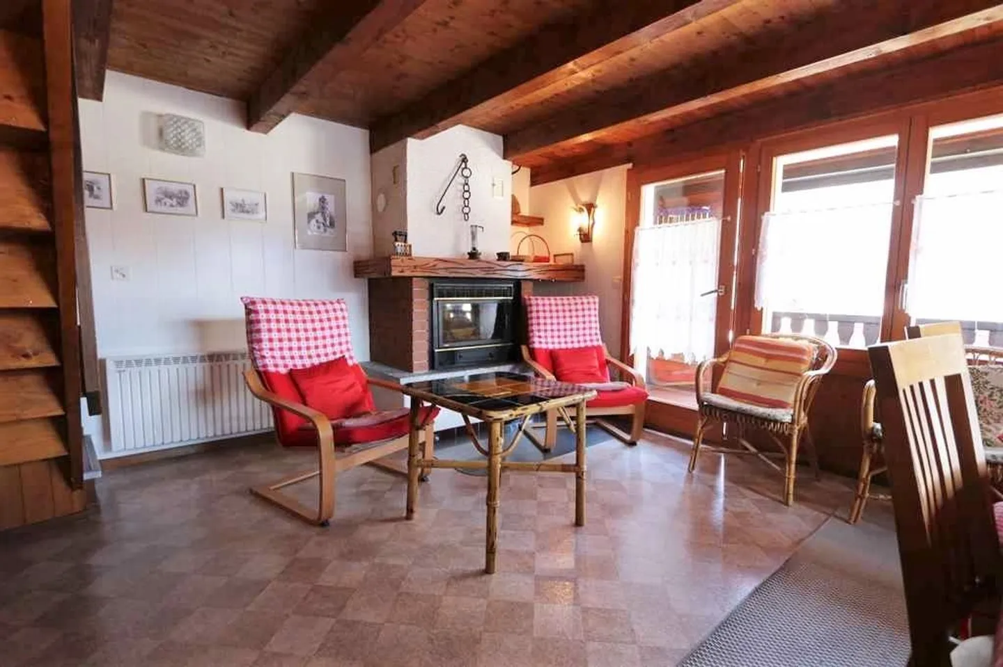 Chalet d'angle de 4 1/2 pièces avec balcon et coin jardin - Photo 2 sur 18