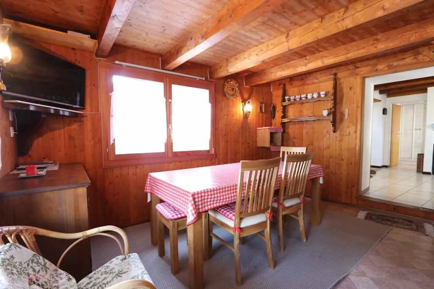 Chalet d'angle de 4 1/2 pièces avec balcon et coin jardin - Photo 4 sur 18