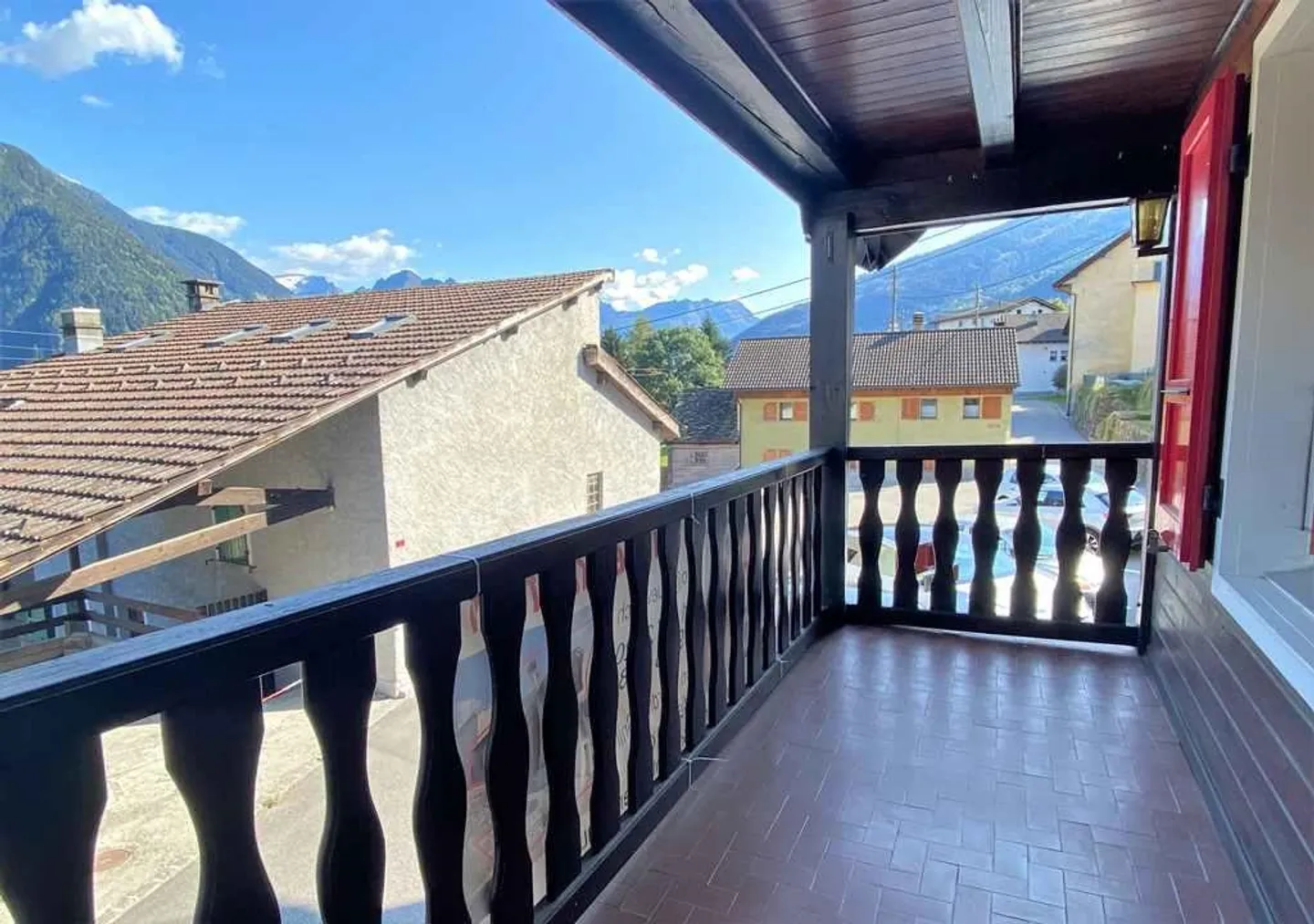 Chalet d'angle de 4 1/2 pièces avec balcon et coin jardin - Photo 13 sur 18