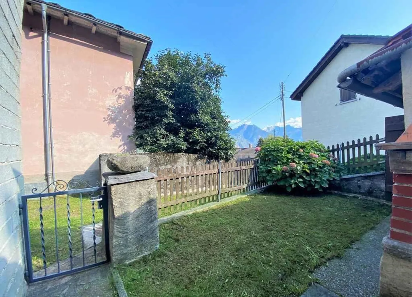 Chalet d'angle de 4 1/2 pièces avec balcon et coin jardin - Photo 16 sur 18