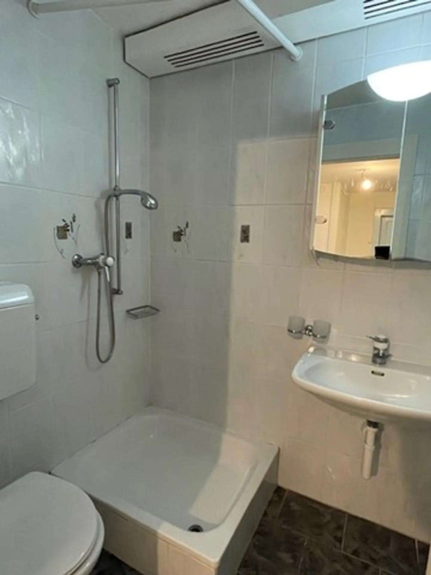 Appartement Charmant avec Jardin Privatif - Photo 4 sur 4