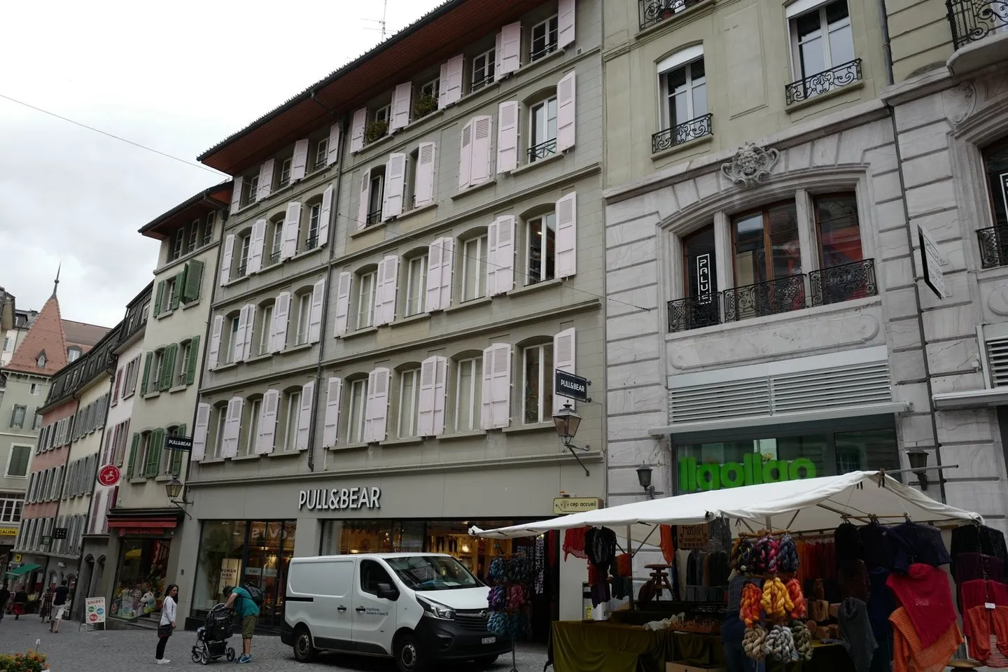 Commercial space of approximately 564 m2 on three levels in Lausanne - Photo 1 of 6