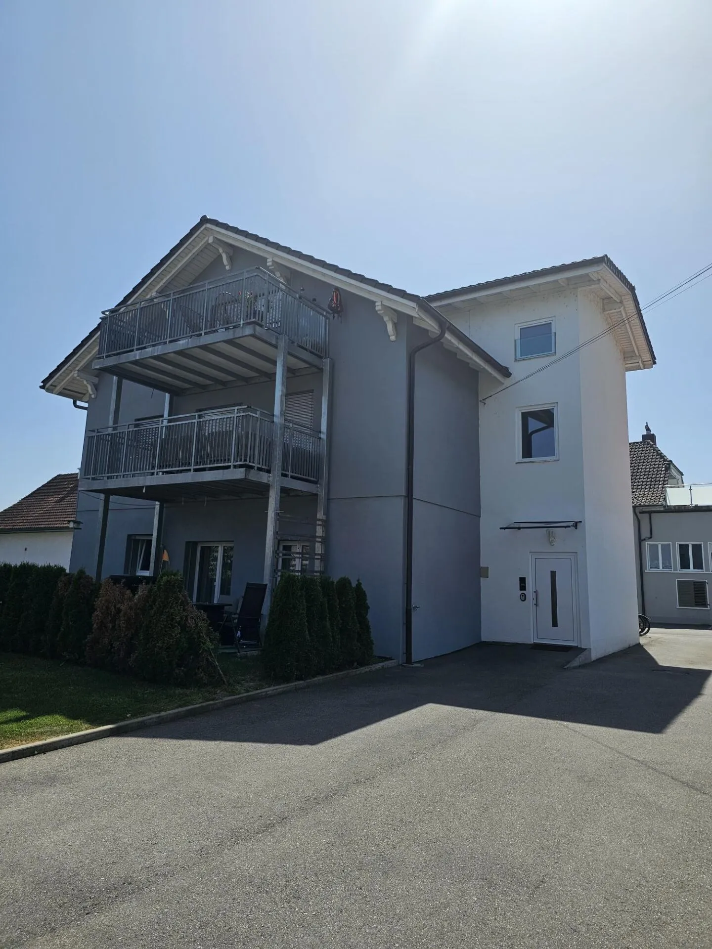 Appartement 5.5 pièces neuf avec balcon à Meinisberg à louer - Photo 1 sur 7