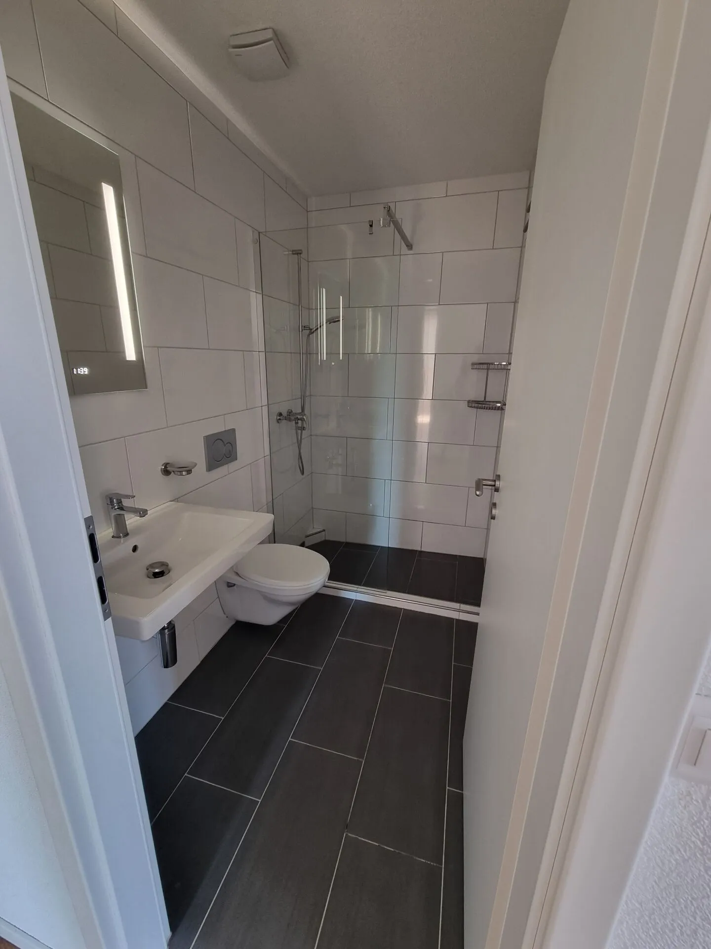 Appartement 5.5 pièces neuf avec balcon à Meinisberg à louer - Photo 4 sur 7