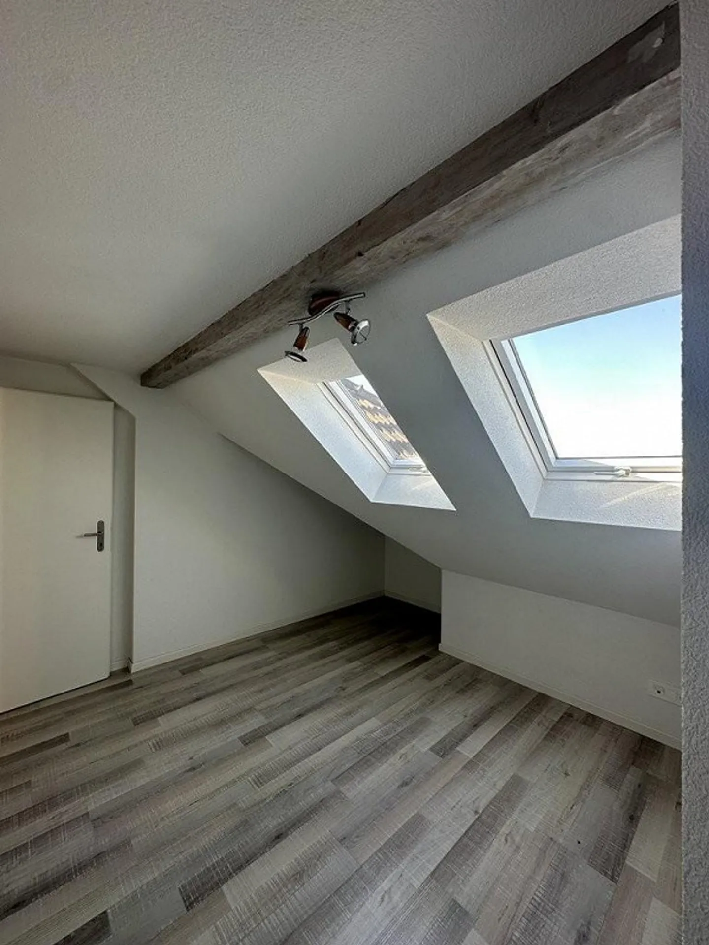 Don't hesitate - your new home is waiting for you! - Photo 5 of 6