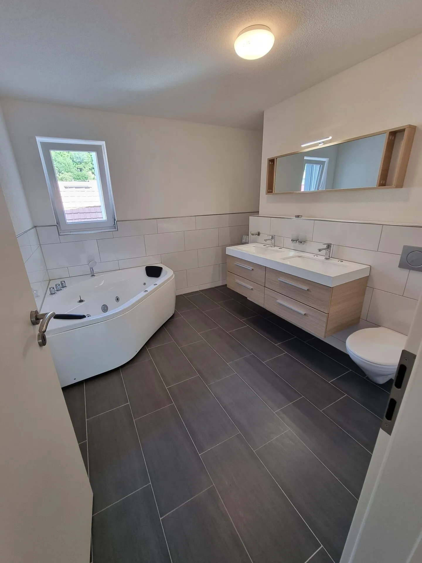 Appartement 5.5 pièces neuf avec balcon à Meinisberg à louer - Photo 3 sur 7